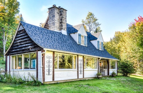 Sainte-Agathe-des-Monts Ski Chalet | Exquisite chalet with fully-functioning Boat house on the lake
