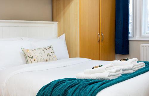Addison Apartment | Exquisite 1BR, 5min Kensington Olympia Tube