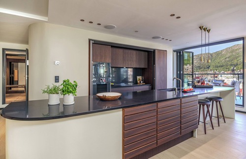 Bergen City Centre Apartment | Exquisite 2br. apt., impeccable standard, panoramic views of Bergen harbor.