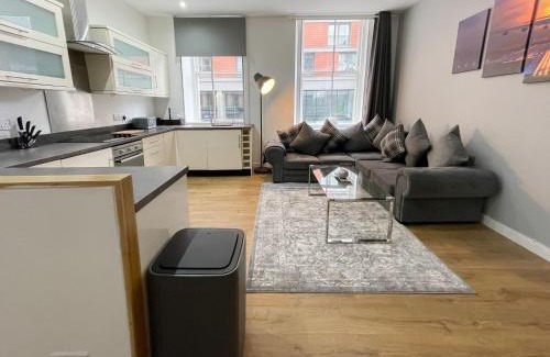 City Centre Glasgow Apartment | Exquisite 2BR Flat near Central Train Station
