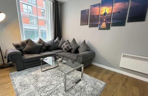 City Centre Glasgow Apartment | Exquisite 2BR Flat near Central Train Station