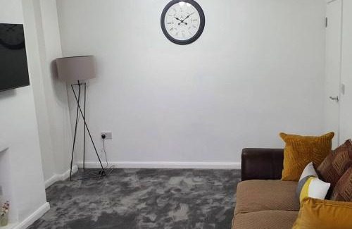 Harlington House | Exquisite and Modern 2 bed Maisonette