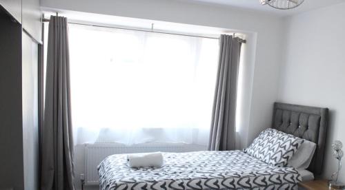 Harlington House | Exquisite and Modern 2 bed Maisonette