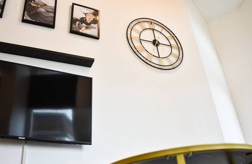 Bolton Condo | Exquisite Central Bolton Apartment