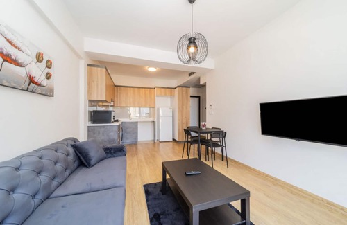 Kepez Apartment | Exquisite Flat with Shared Pool in Kepez