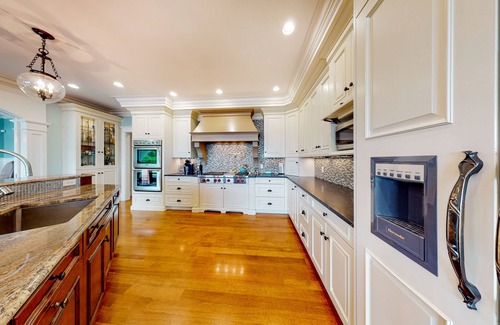 Cedar Bushes House | Exquisite oceanfront home with pool, pool spa, balcony, kayaks, & W/D