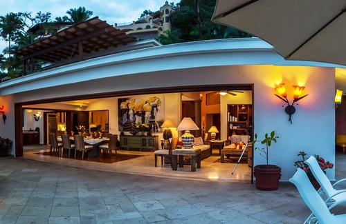 Conchas Chinas Villa | Exquisite villa, Majestic Views, Ideal for Families, Friends & Reunions