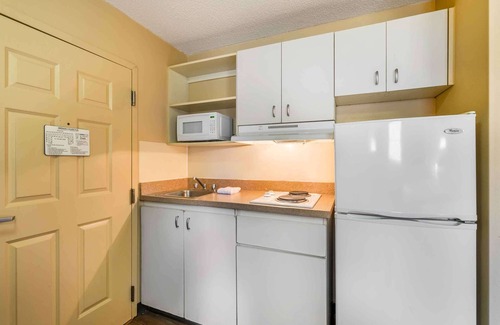 Chesapeake Hotel | Extended Stay America Select Suites - Chesapeake - Churchland Blvd.