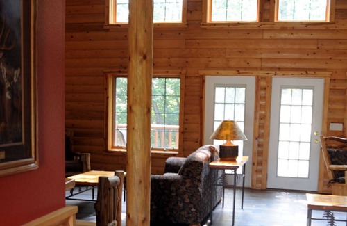 Oglesby Cabin | Extended Stay: Highest-Rated Luxury Cabin in Most Secluded Area of Resort!