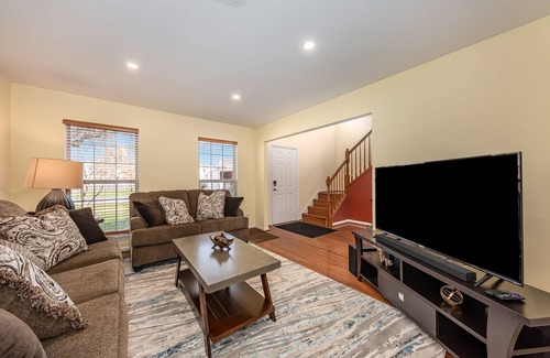 Naperville House | Extended Stay Naperville FHS Rental - Skylane Dr