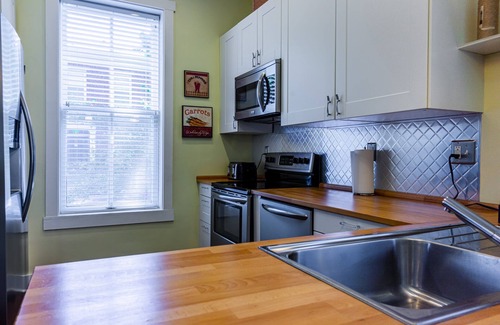 Madison House | Extremely clean! Beautiful Home 2 Blocks To Main St & 2 Blocks To The Ohio River