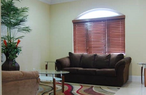 Lucaya House | EZ VILLE @ TAINO BEACH