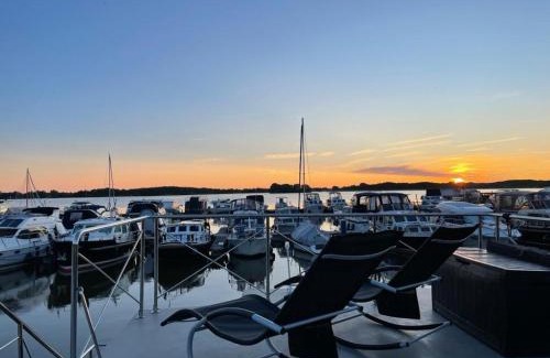 Muritz Boat Rental | Führerscheinfreies mobiles Hausboot