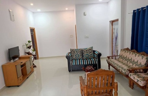 Hyderabad Apartment | F1 bedroom hill view unit with covered parking
