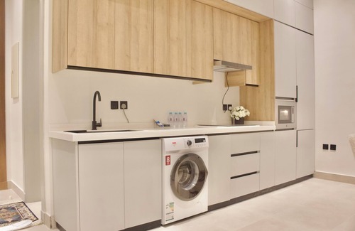 Riyadh Apartment | F1 Stylish Stay Near Airport + Gym & Pool Access