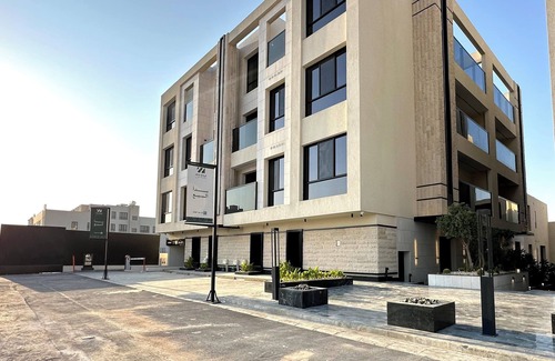 Riyadh Apartment | F1 Stylish Stay Near Airport + Gym & Pool Access