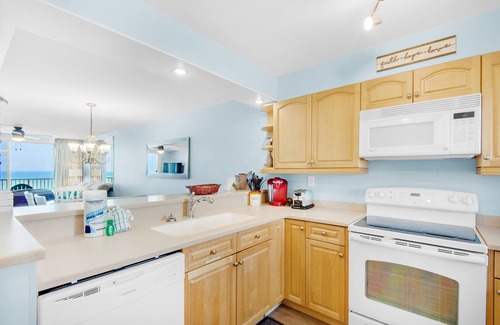 Holiday Isle Condo | ✨FAB Gulf Views~Pool~Water Taxi~2BR Destin on the Gulf 402