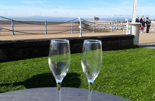 Slyne Apartment | Fabapartment-12pmcheckout-freebubbly-seaside