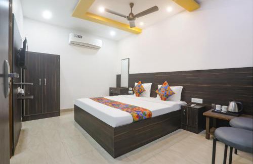 Lanka Hotel | FabExpress Banarasi Kothi