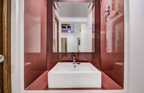 Bhopal Hotel | Fabexpress Square Inn