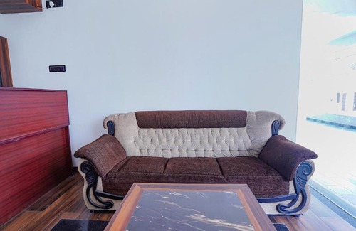 Vadanemelli Hotel | FabExpress The Magnum Inn