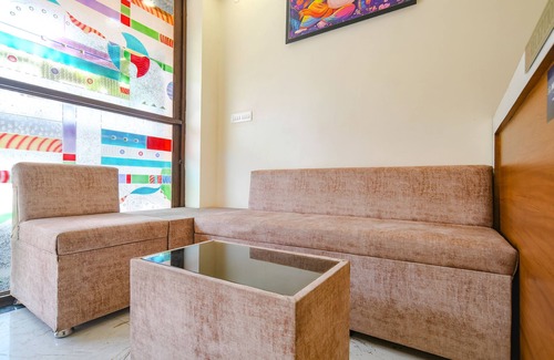 Rau Hotel | Fabhotel Atharv