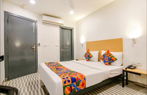 Delhi Hotel | FabHotel Chawla House