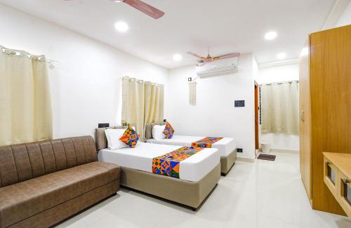Hyderabad Hotel | FabHotel Elegance - Nr US Consulate, Financial District