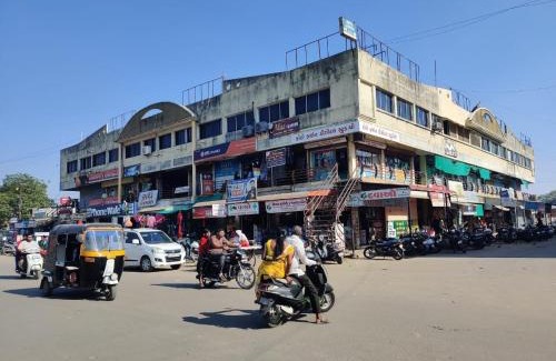 Dabhoi Hotel | FabHotel Lake View I