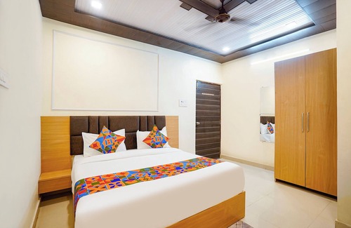 Lanka Hotel | Fabhotel Paramhans Guest House