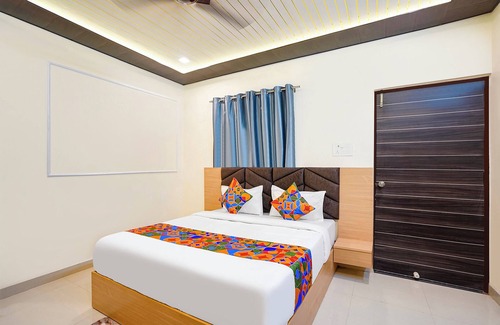 Lanka Hotel | Fabhotel Paramhans Guest House