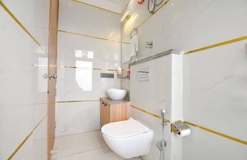 DLF Phase 5 Hotel | Fabhotel Prime Atithyam