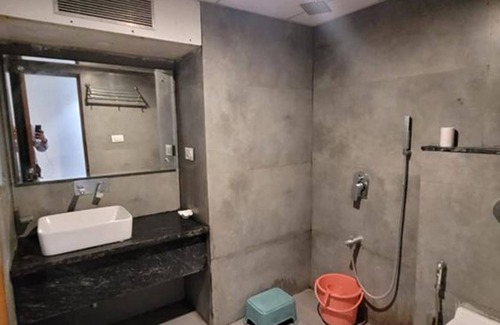 Sayajiganj Hotel | Fabhotel Prime Sapphire Regency