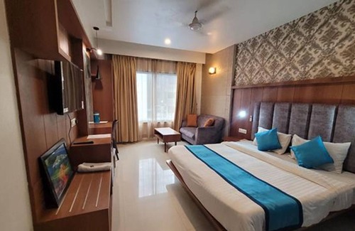 Sayajiganj Hotel | Fabhotel Prime Sapphire Regency