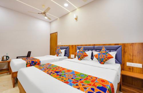 Bengaluru Hotel | FabHotel Royal Grand - Basaveshwar Nagar