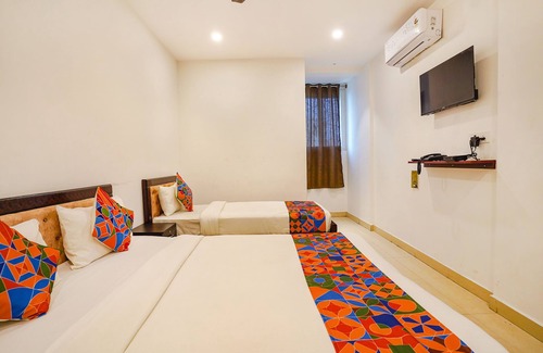 Yelahanka Hotel | Fabhotel Srinidhi Comfort