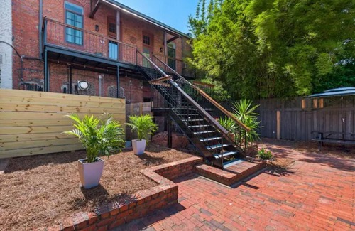 Downtown Apartment | Fabu Posh B ~ Luxe Historic Palafox Balcony 1 BR