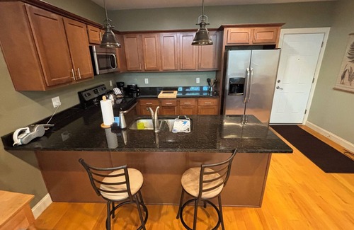 Albany Apartment | Fabulous 1 BR apt in converted industrial building. 1 block from Washington Park