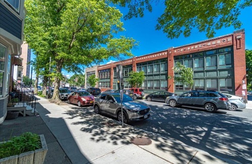 Albany Apartment | Fabulous 1 BR apt in converted industrial building. 1 block from Washington Park