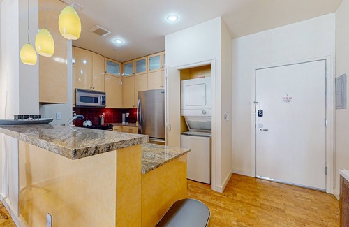 Belltown Condo | Fabulous 2 Bedroom Penthouse with Pool & Parking!