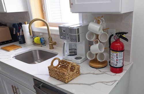 Keansburg House | Fabulous 3-bedroom house with Garage Game Room ! 3 blks to Beach ! AC/Barbeque