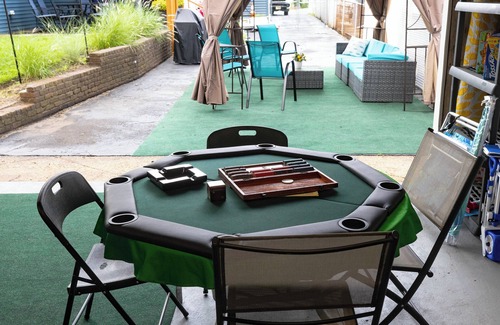 Keansburg House | Fabulous 3-bedroom house with Garage Game Room ! 3 blks to Beach ! AC/Barbeque