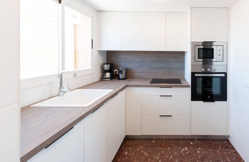 Grao de Gandia Apartment | Fabulous and with charm, a few meters from the beach. A/C and free wifi. Terrace with sea views