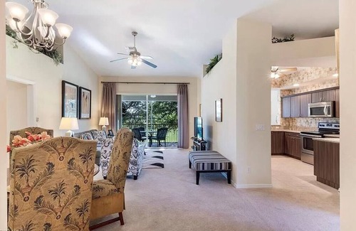 Naples House | Fabulous Coach House in Cypress Woods Golf & Country Club. Golf membership.