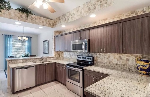 Naples House | Fabulous Coach House in Cypress Woods Golf & Country Club. Golf membership.