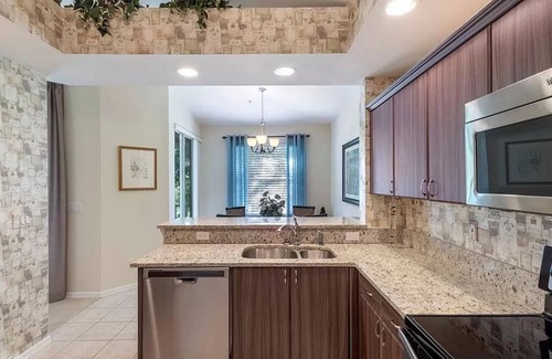 Naples House | Fabulous Coach House in Cypress Woods Golf & Country Club. Golf membership.