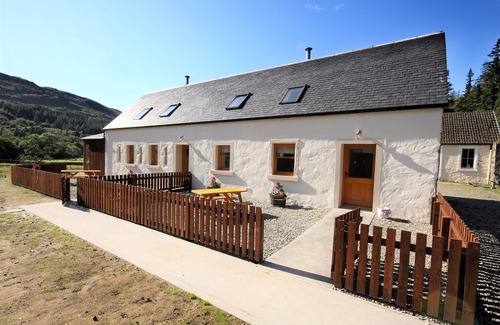 Strone Apartment | Fabulous converted farm courtyard cottage, near Dunoon, sleeps 4