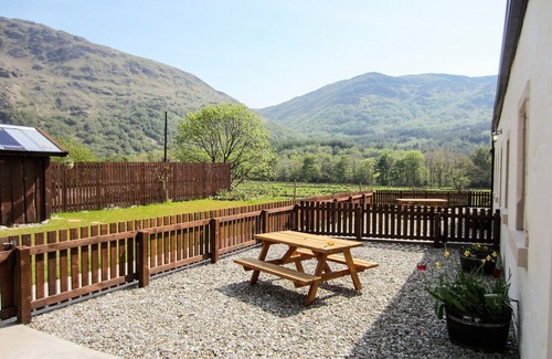Strone Apartment | Fabulous converted farm courtyard cottage, near Dunoon, sleeps 4