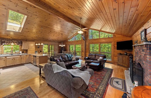 Jay Cabin | Fabulous Fern Cabin | Hot Tub | Game Room