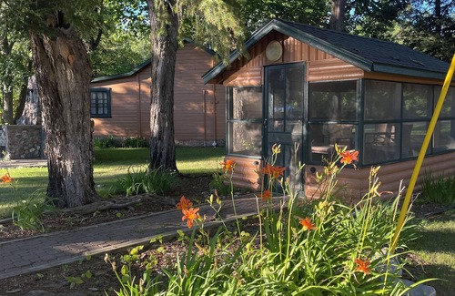 Itasca County Resort | Fabulous lakeside cabin with free dock space! Excellent swimming beach